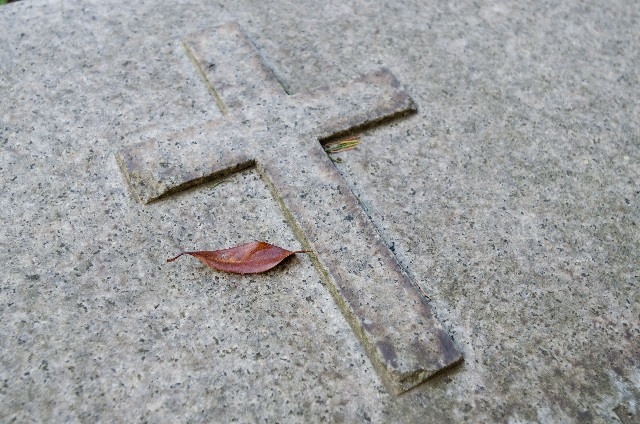 石の十字架
