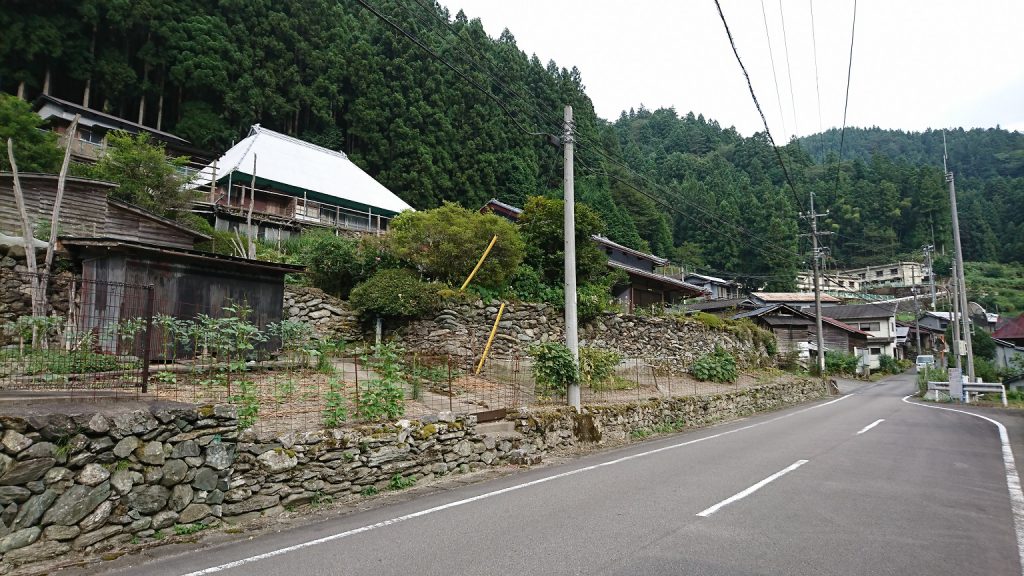 剣山への道